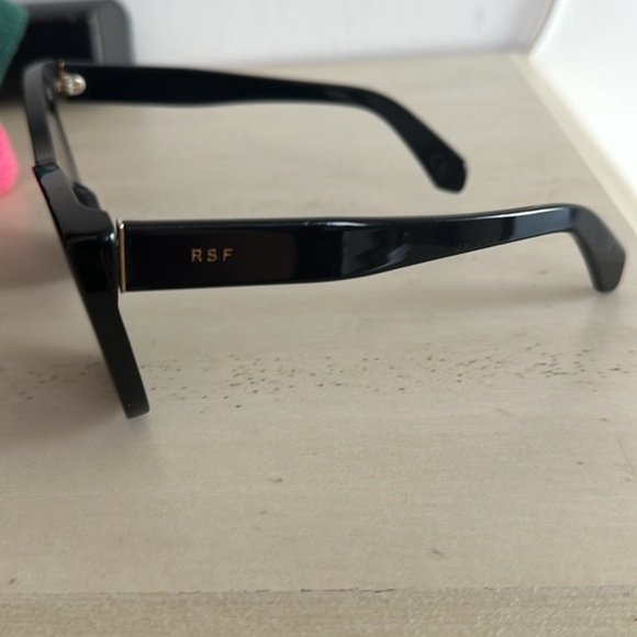 RETROSUPERFUTURE Oversized Cat-Eye Sunnies in Black - Picture 2 of 3